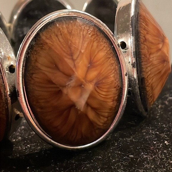 8” silver tone stretch bracelet with 6 oval bezel set jasper colored festoons - Picture 5 of 11